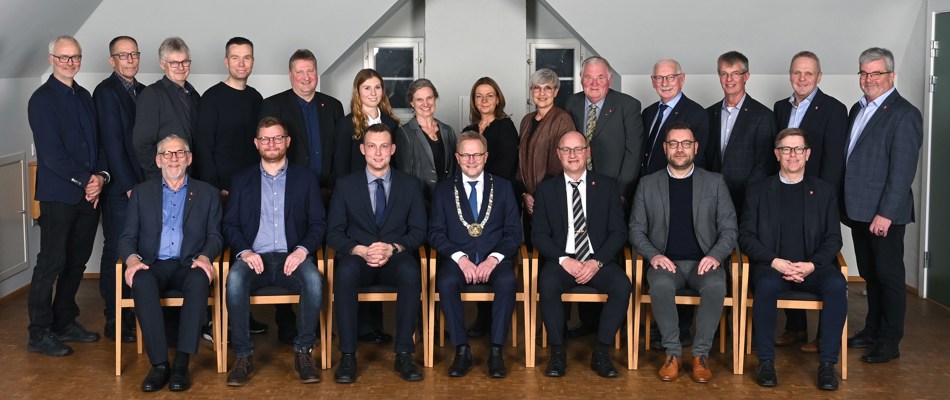 Foto af alle medlemmer i kommunalbestyrelsen i 2022